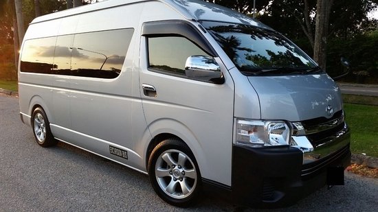 9 SEATER MAXI CAB
